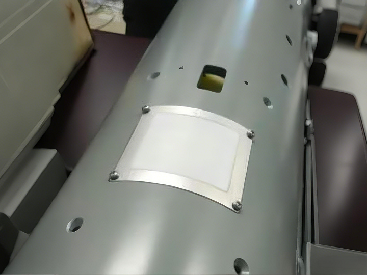 小型无源共形弹载天线